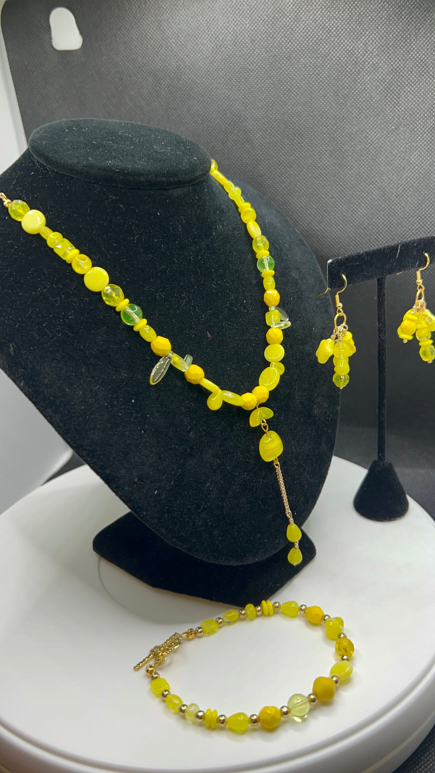 Yellow Multi-shaped Necklace with chain focal 19in and Earrings