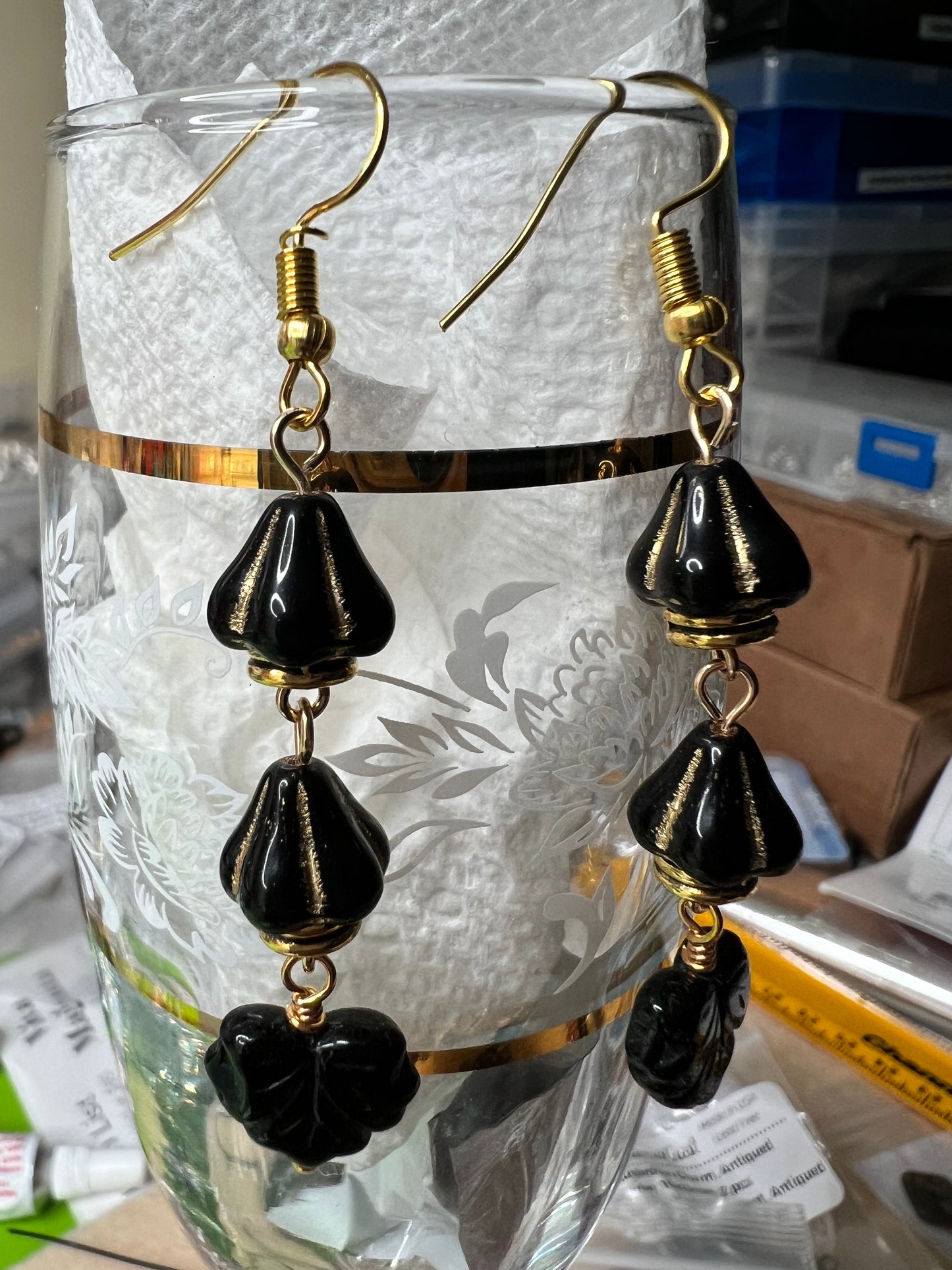 Black Tulips with black Heart and gold Earrings