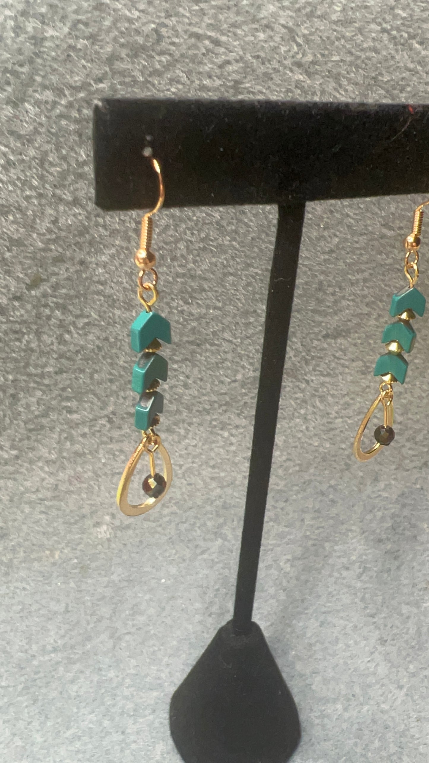 Green Chevron with Hematite Crystals with Gold Earrings