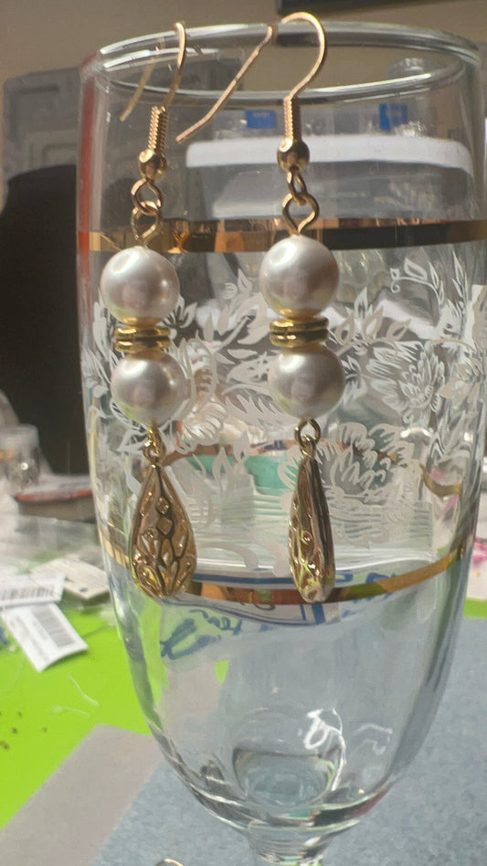 Pearl and Gold Drops Earrings