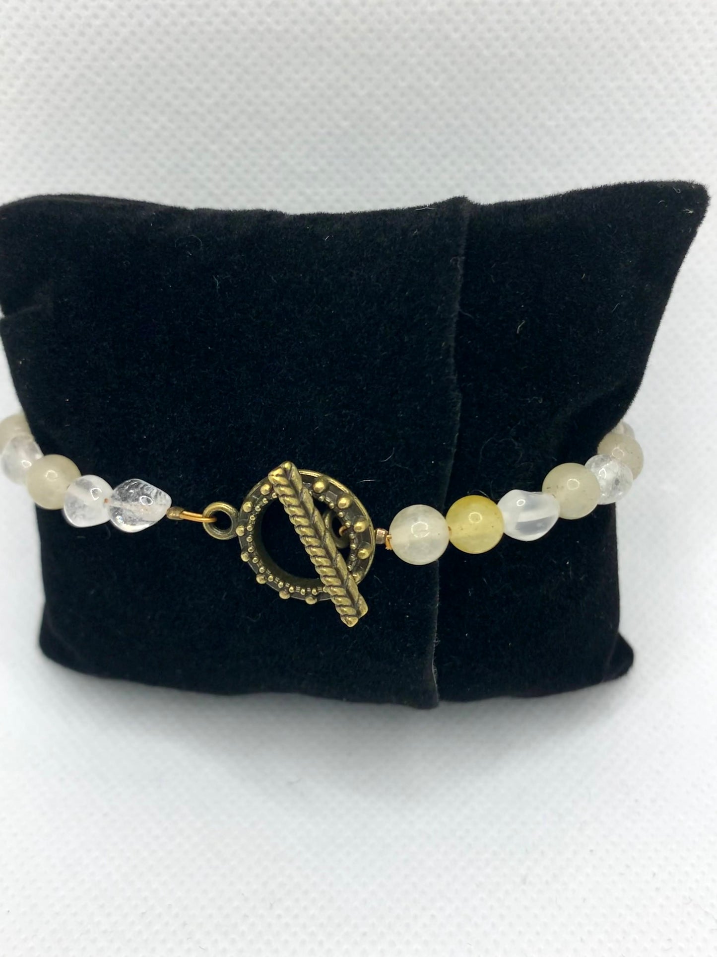 Yellow Jade Bracelet wit Large Oval Focal