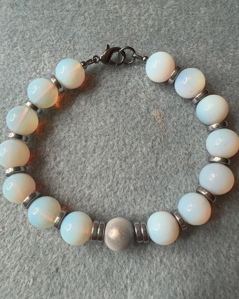 White Iridescent and silver disks bracelet with Clasp